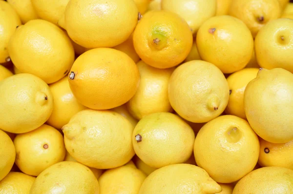 Viele Zitronen im Haufen — Stockfoto