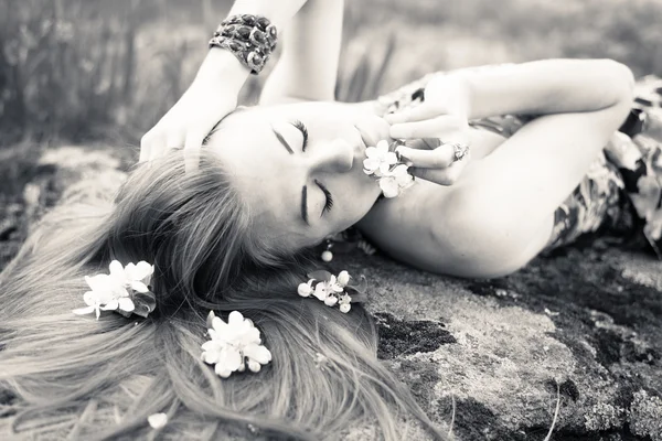 Lady lying on stone — Stock Photo, Image