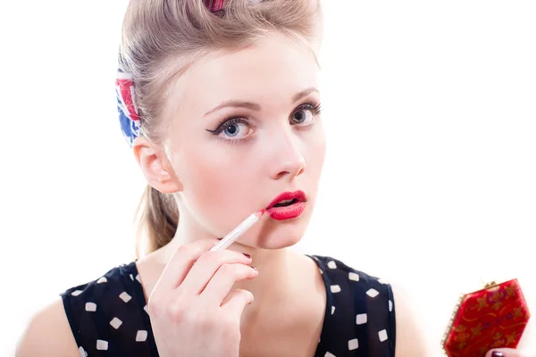 Chica dibuja labio rojo — Foto de Stock