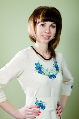 Kadın Ukrayna işlemeli kıyafetler