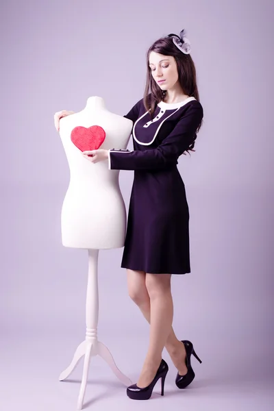 Woman with mannequin and heart — Stock Photo, Image