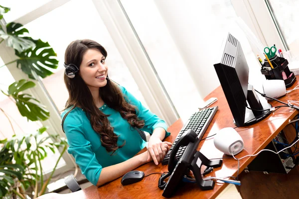 Operadora de atención al cliente — Foto de Stock