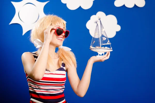 Mujer en peluca blanca — Foto de Stock