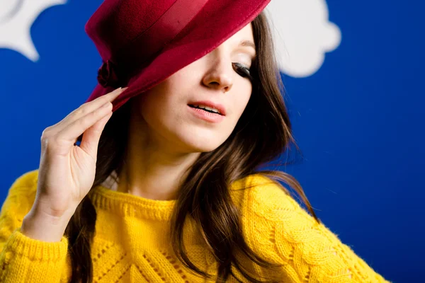 Chica con sombrero rojo — Foto de Stock