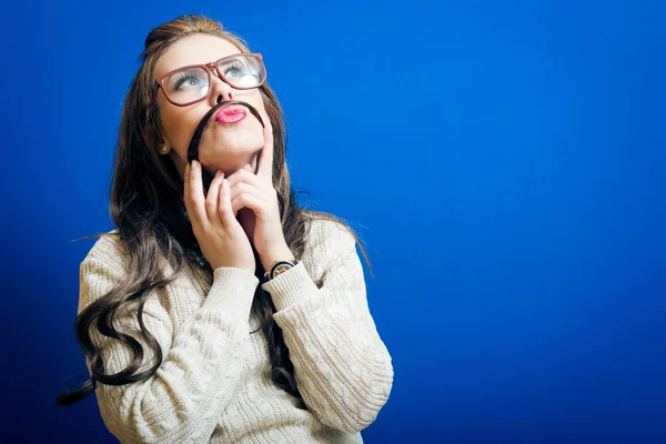 Mujer jugando con el pelo como el bigote —  Fotos de Stock