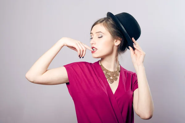 Young woman in hat — Stock Photo, Image