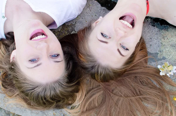 Happy two girlfriends — Stock Photo, Image