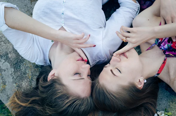 Happy two girlfriends — Stock Photo, Image