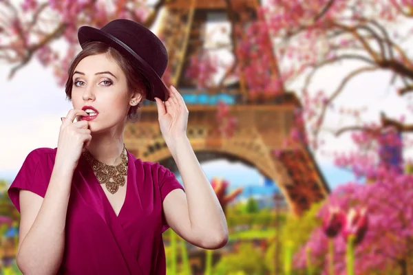 Woman over Paris background — Stock Photo, Image