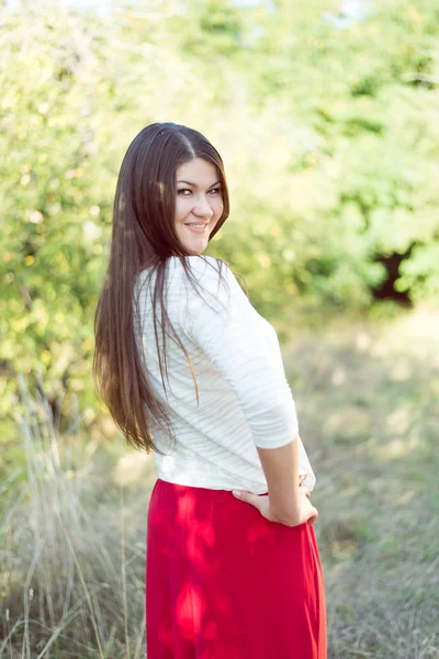 Hermosa mujer al aire libre — Foto de Stock