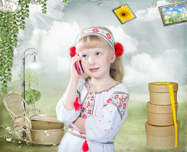 Chica en ropa bordada ucraniana —  Fotos de Stock