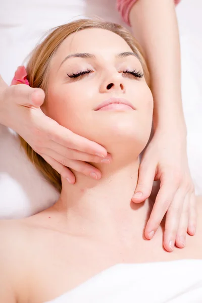 Woman relaxing during procedures of massage — Stock Photo, Image