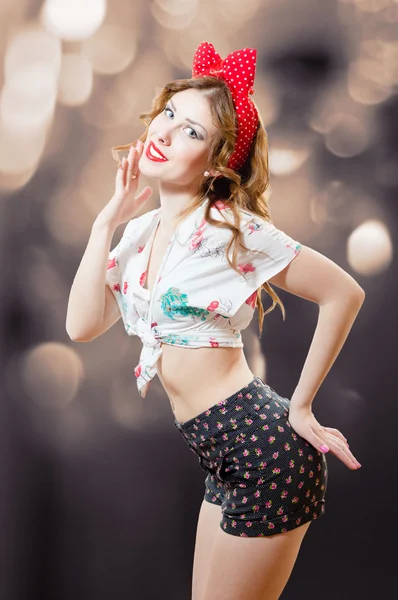 Pinup joven dama en bokeh fondo —  Fotos de Stock