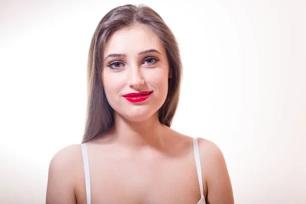 Joven sonriente hembra en lencería — Foto de Stock