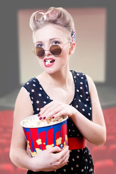 Pinup lady with big bowl of popcorn — Stock Photo, Image