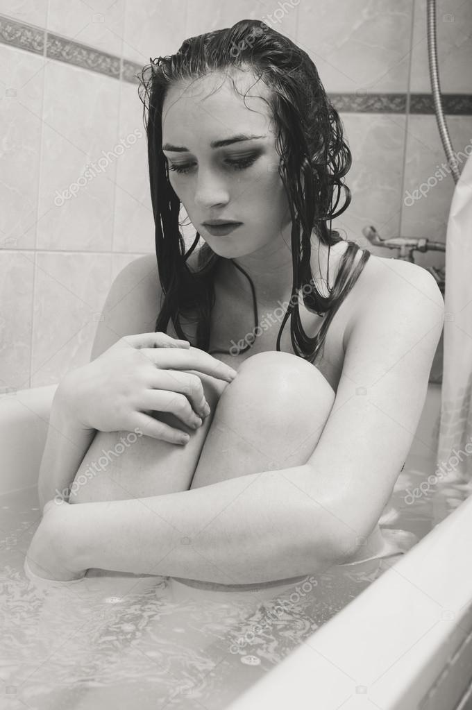 Bathtub woman photography in Sarah Hyland