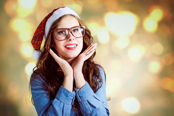 Flicka klädd santa hatt — Stockfoto