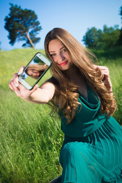 Girl making selfies — Stock Photo, Image