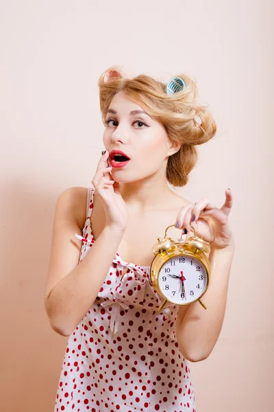 Surprised housewife with alarm-clock — Stock Photo, Image
