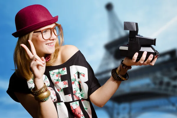 Girl making selfie in Paris — Stock Photo, Image