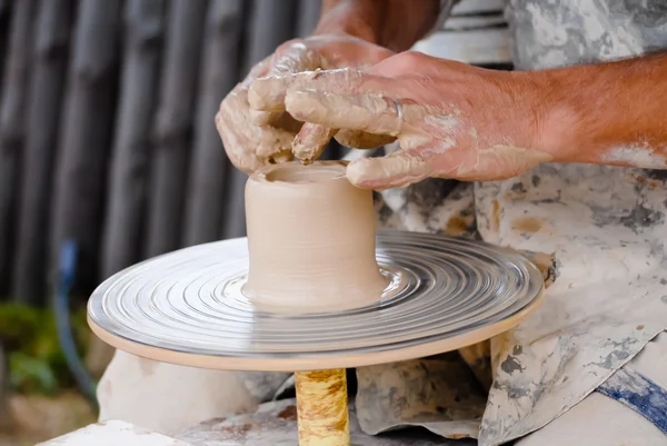 Potters hands working with clay — Stock Photo, Image