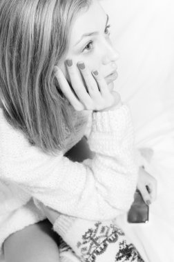 örme kazak sarışın genç kadın