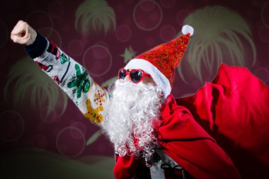 Funky Noel Baba kalp şekli güneş gözlüğü ve kırmızı şal
