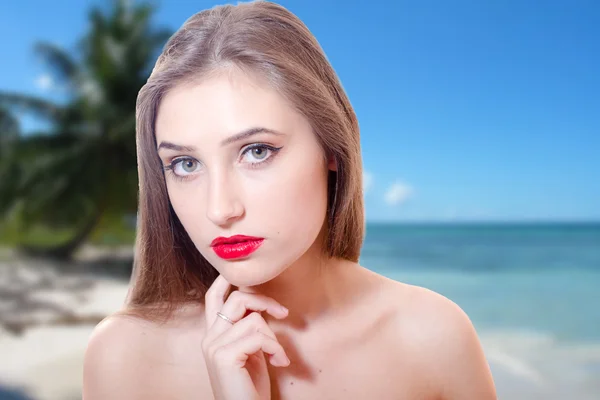 Sad girl staying on beach daydreaming — Stockfoto