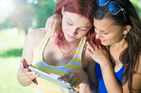 Two girls and tablet — Stock Photo, Image