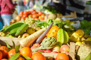 Karışık meyve ve sebze pazarı durak