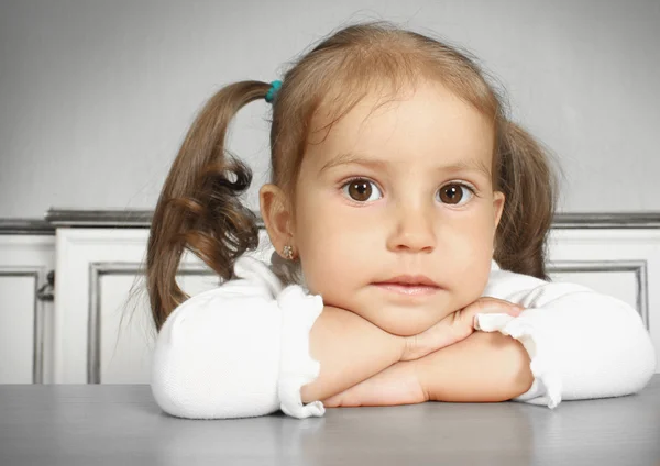 Porteait di grave sognare bambina — Foto Stock