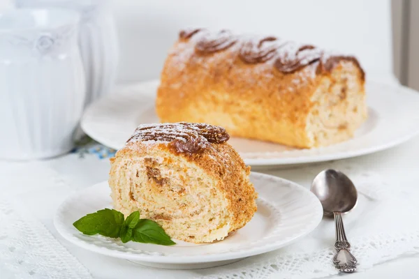 Rollo de galletas con leche condensada, enfoque selectivo — Foto de Stock