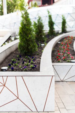 Cephe bahçenizi dekore edilmiş modern yapı panelleri