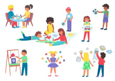 Çocuklar resimlerini ve resimlerini albümde, sehpada, duvarlarda, boyalarla, izole vektör çizimleriyle çiziyorlar. Çok ırklı çocuk anaokulu öğrencileri çizer.