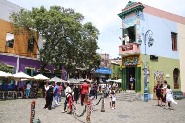  Tango dansçısı poz Caminito Caddesi'nde turistler için