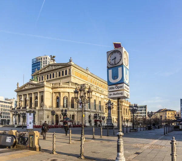 Starej Opery we Frankfurcie nad Menem wczesnym rankiem — Zdjęcie stockowe