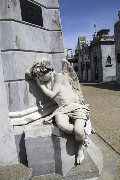 Estátua de anjo no cemitério Recoleta, Buenos Aires — Fotografia de Stock