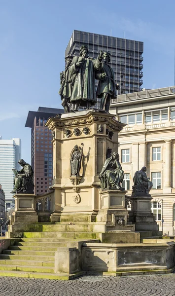 The Johannes Gutenberg monument on the southern Rossmarkt in Fra — Φωτογραφία Αρχείου