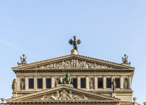 Operní dům ve Frankfurtu nad Mohanem v časných ranních hodinách — Stock fotografie