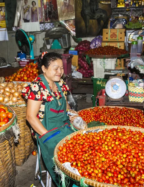 Women  selling fresh vegetables — Stock Photo, Image