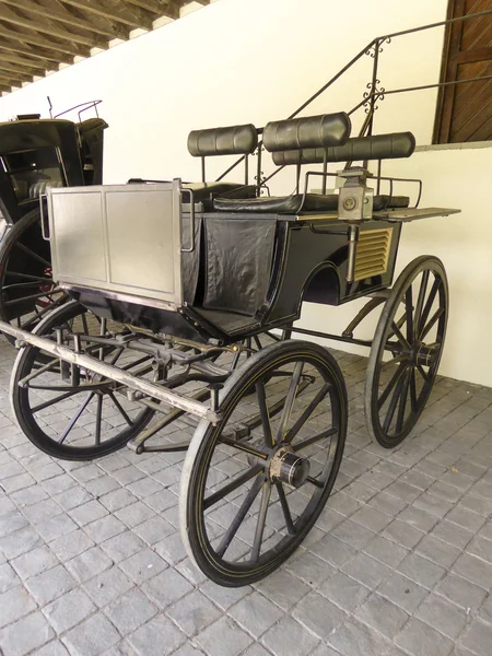 Eski otobüslerle şaraphane Vina Undurraga Talagante içinde — Stok fotoğraf