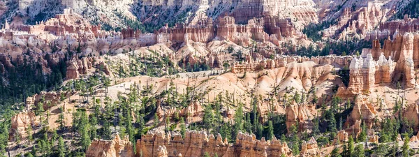 Красивий краєвид в Bryce Canyon з чудовими forma камінь — стокове фото