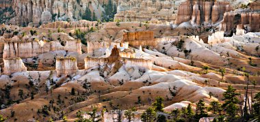 Sabah ışık muhteşem taş oluşumu ile Bryce Canyon