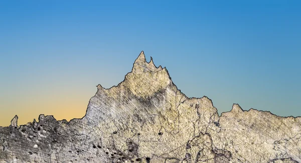 Old wood stem wit sky gives an impressiobn of a mountain range — Stock Photo, Image