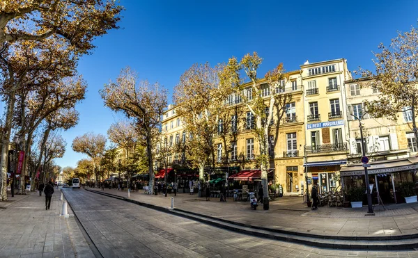 Natursköna gatan cours mirabeau i morgonljuset — Stockfoto