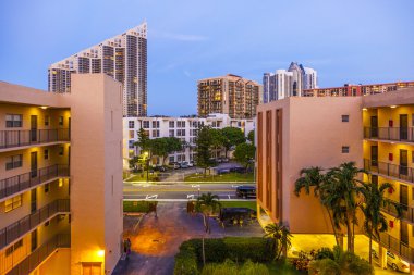 Sunny Isles B de koz kuleleri daire akşam görünümü