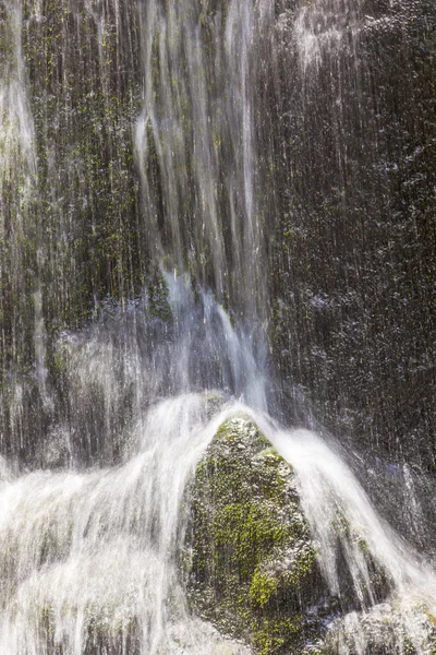 Vackra naturliga vattenfall — Stockfoto