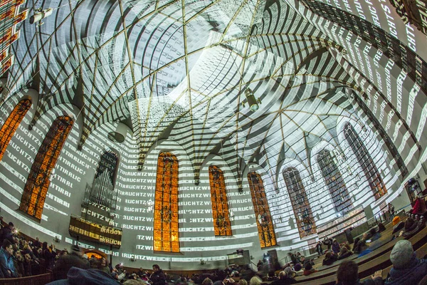 Iglesia iluminada de Katharinen por la noche durante Luminale in Frank — Foto de Stock