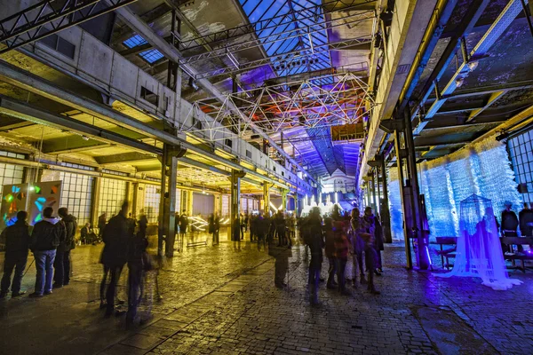 People enjoy watching light objects at night during Luminale  in — Stock Photo, Image