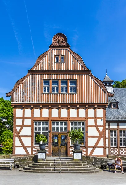 O inalatório velho em Bad Nauheim, Alemanha serve como li público — Fotografia de Stock